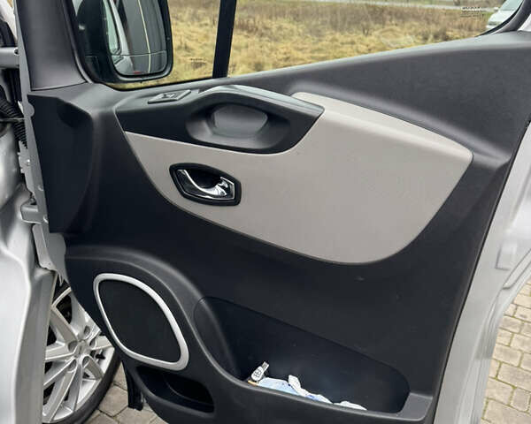 Серый Рено Трафик, объемом двигателя 1.6 л и пробегом 194 тыс. км за 17500 $, фото 13 на Automoto.ua