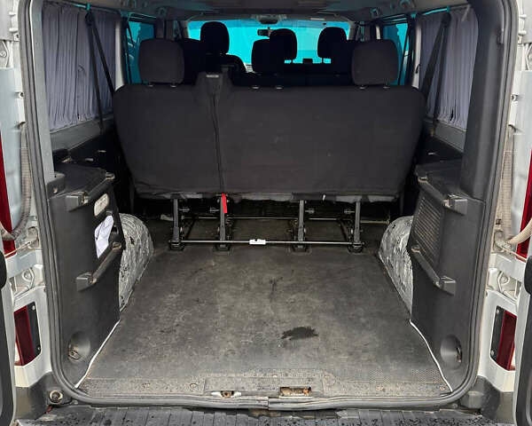 Серый Рено Трафик, объемом двигателя 1.6 л и пробегом 260 тыс. км за 18900 $, фото 15 на Automoto.ua