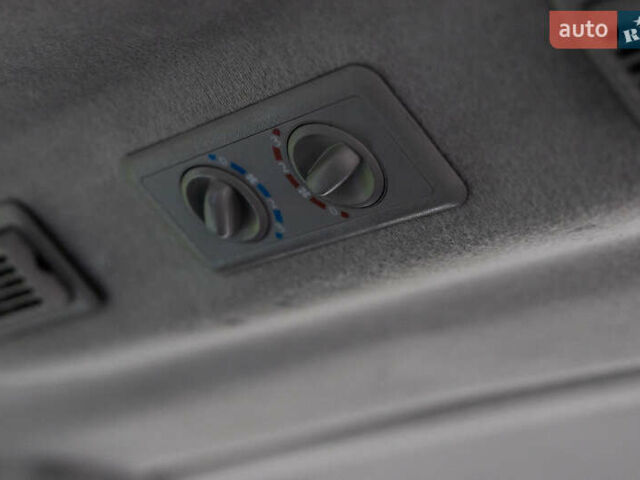 Серый Рено Трафик, объемом двигателя 1.6 л и пробегом 237 тыс. км за 16800 $, фото 49 на Automoto.ua