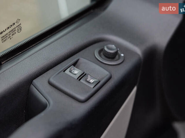 Серый Рено Трафик, объемом двигателя 1.6 л и пробегом 237 тыс. км за 16800 $, фото 19 на Automoto.ua