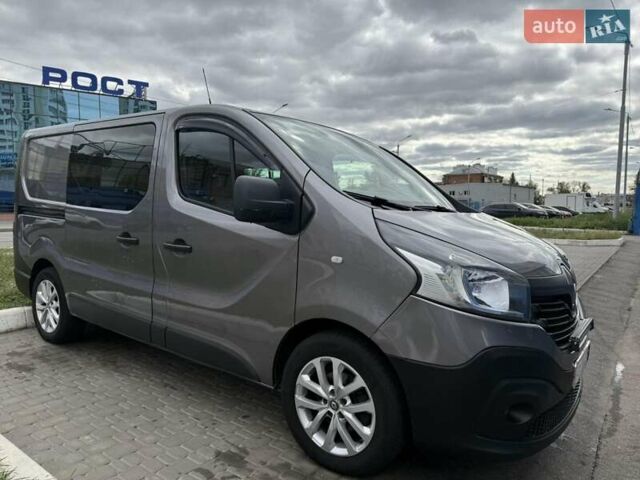 Серый Рено Трафик, объемом двигателя 1.6 л и пробегом 280 тыс. км за 16500 $, фото 2 на Automoto.ua