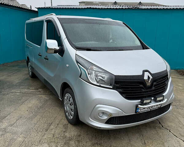 Серый Рено Трафик, объемом двигателя 1.6 л и пробегом 260 тыс. км за 18900 $, фото 2 на Automoto.ua