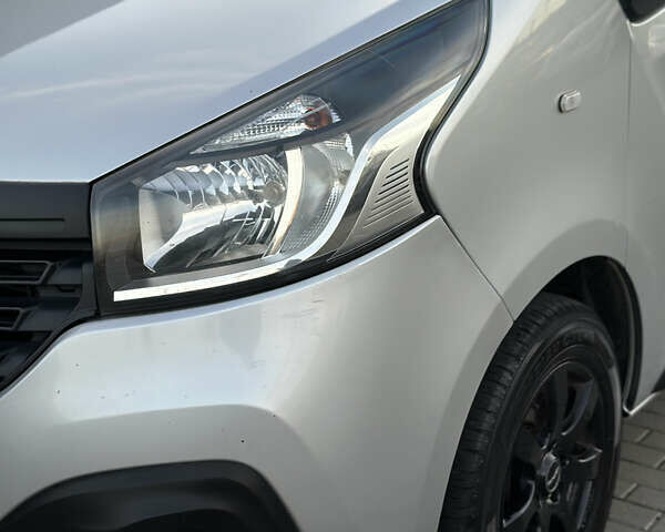 Серый Рено Трафик, объемом двигателя 1.6 л и пробегом 248 тыс. км за 20000 $, фото 12 на Automoto.ua