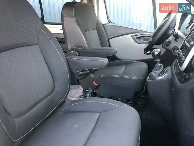 Серый Рено Трафик, объемом двигателя 1.6 л и пробегом 192 тыс. км за 15950 $, фото 13 на Automoto.ua