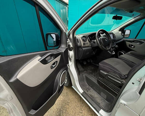 Серый Рено Трафик, объемом двигателя 1.6 л и пробегом 260 тыс. км за 18900 $, фото 8 на Automoto.ua