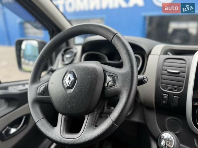 Серый Рено Трафик, объемом двигателя 1.6 л и пробегом 280 тыс. км за 16500 $, фото 12 на Automoto.ua