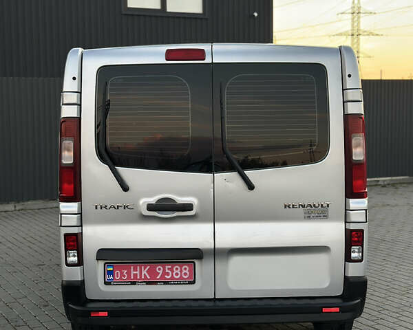 Серый Рено Трафик, объемом двигателя 1.6 л и пробегом 248 тыс. км за 20000 $, фото 3 на Automoto.ua