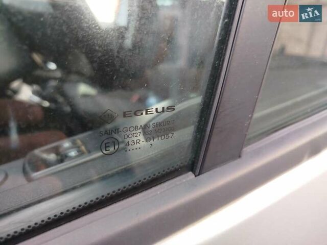 Серый Рено Трафик, объемом двигателя 1.6 л и пробегом 206 тыс. км за 13500 $, фото 16 на Automoto.ua