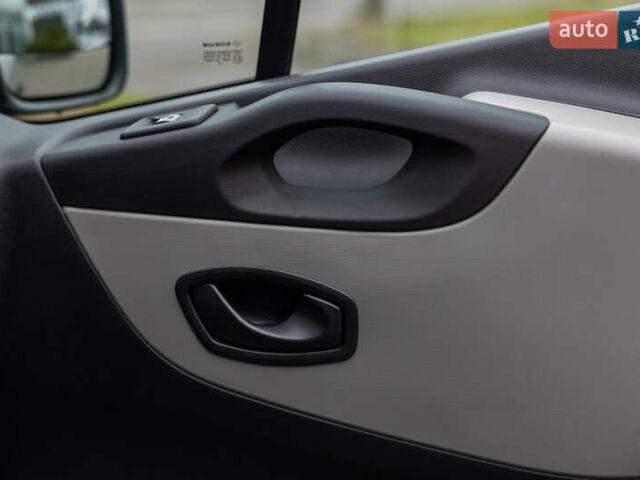 Серый Рено Трафик, объемом двигателя 1.6 л и пробегом 237 тыс. км за 16800 $, фото 42 на Automoto.ua