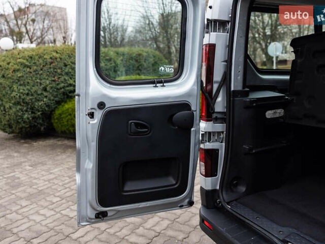 Серый Рено Трафик, объемом двигателя 1.6 л и пробегом 237 тыс. км за 16800 $, фото 56 на Automoto.ua