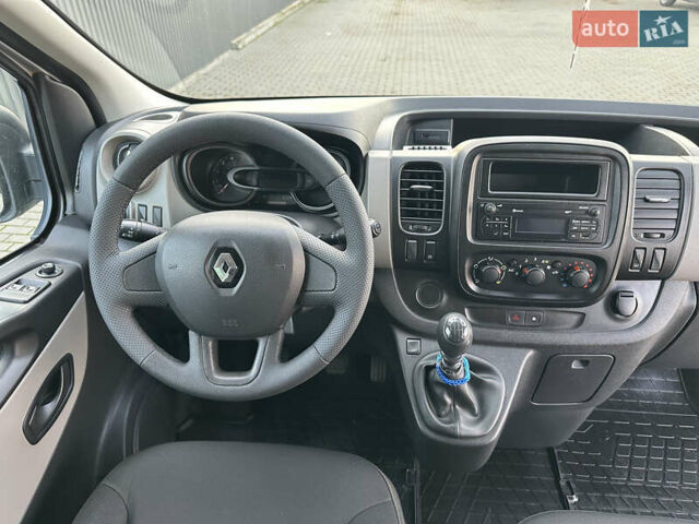 Серый Рено Трафик, объемом двигателя 1.6 л и пробегом 248 тыс. км за 20000 $, фото 21 на Automoto.ua