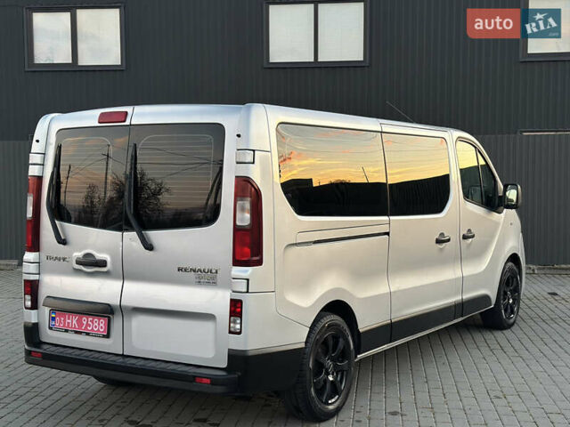 Серый Рено Трафик, объемом двигателя 1.6 л и пробегом 248 тыс. км за 20000 $, фото 1 на Automoto.ua
