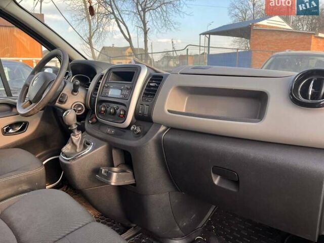 Серый Рено Трафик, объемом двигателя 1.6 л и пробегом 165 тыс. км за 15900 $, фото 20 на Automoto.ua