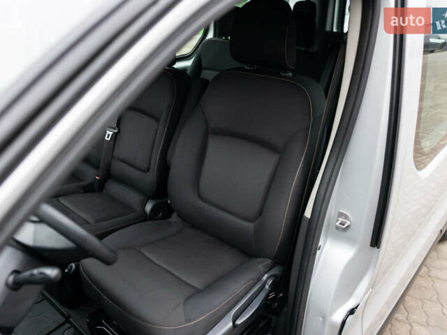 Серый Рено Трафик, объемом двигателя 1.6 л и пробегом 237 тыс. км за 16800 $, фото 15 на Automoto.ua