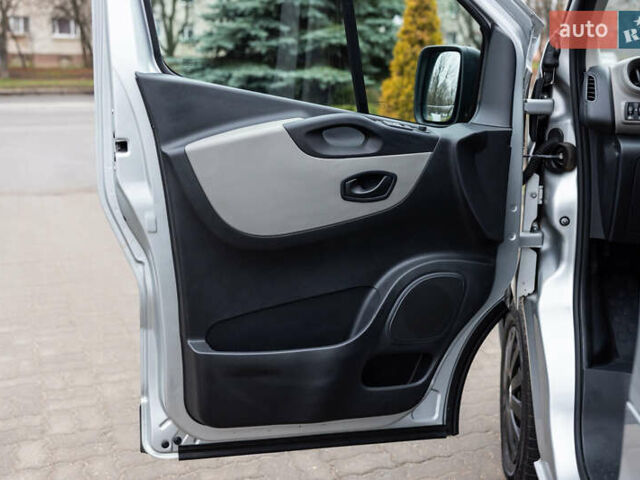 Серый Рено Трафик, объемом двигателя 1.6 л и пробегом 237 тыс. км за 16800 $, фото 17 на Automoto.ua