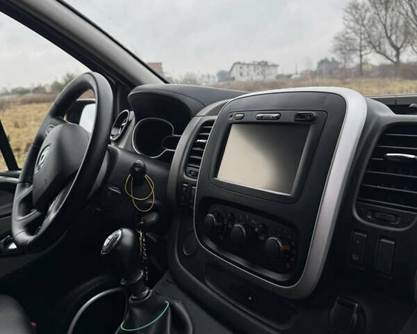 Серый Рено Трафик, объемом двигателя 1.6 л и пробегом 194 тыс. км за 17500 $, фото 11 на Automoto.ua