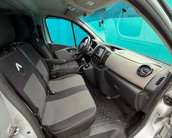 Серый Рено Трафик, объемом двигателя 1.6 л и пробегом 260 тыс. км за 18900 $, фото 10 на Automoto.ua