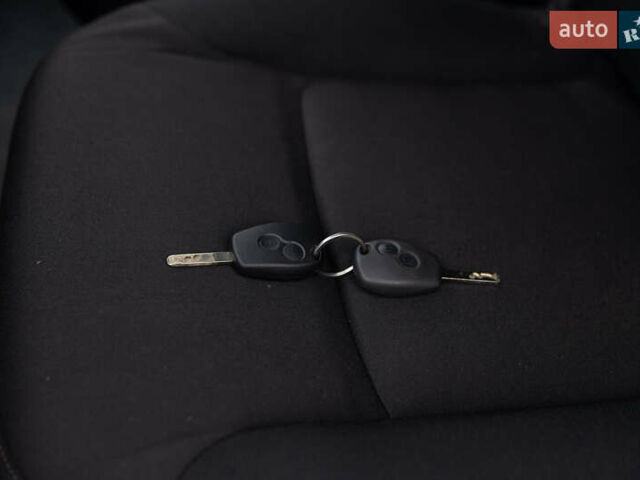 Серый Рено Трафик, объемом двигателя 1.6 л и пробегом 237 тыс. км за 16800 $, фото 62 на Automoto.ua