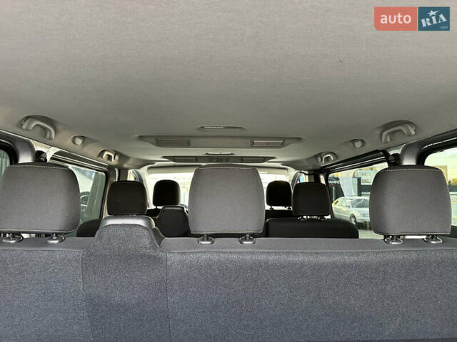 Серый Рено Трафик, объемом двигателя 1.6 л и пробегом 248 тыс. км за 20000 $, фото 14 на Automoto.ua