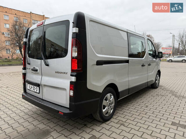 Серый Рено Трафик, объемом двигателя 1.6 л и пробегом 197 тыс. км за 16500 $, фото 5 на Automoto.ua