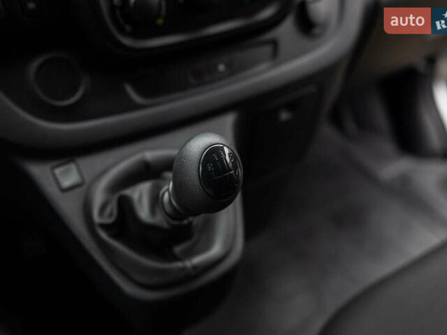 Серый Рено Трафик, объемом двигателя 1.6 л и пробегом 237 тыс. км за 16800 $, фото 34 на Automoto.ua