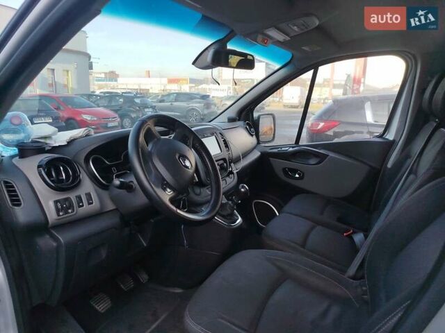 Серый Рено Трафик, объемом двигателя 1.6 л и пробегом 206 тыс. км за 13500 $, фото 10 на Automoto.ua