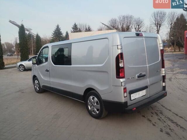 Серый Рено Трафик, объемом двигателя 1.6 л и пробегом 229 тыс. км за 17200 $, фото 4 на Automoto.ua