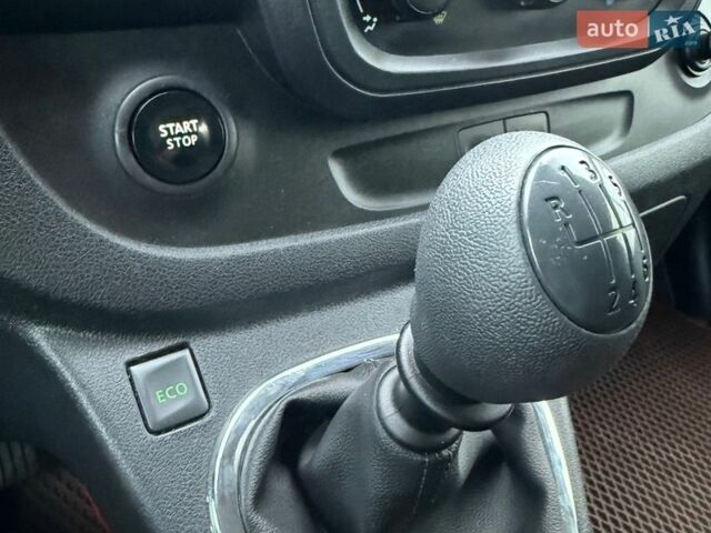 Серый Рено Трафик, объемом двигателя 1.6 л и пробегом 245 тыс. км за 18200 $, фото 60 на Automoto.ua