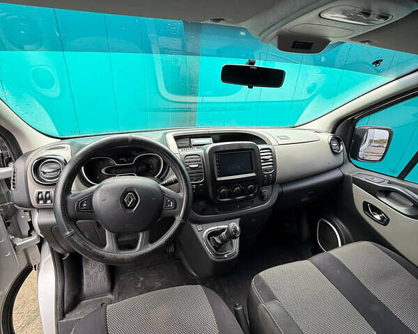 Серый Рено Трафик, объемом двигателя 1.6 л и пробегом 260 тыс. км за 18900 $, фото 6 на Automoto.ua