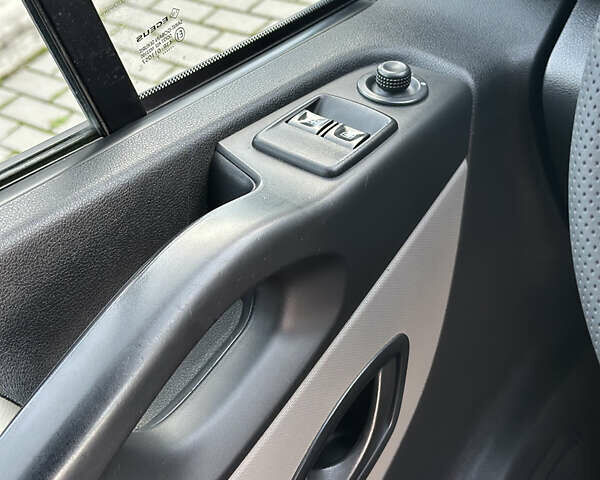 Серый Рено Трафик, объемом двигателя 1.6 л и пробегом 248 тыс. км за 20000 $, фото 22 на Automoto.ua