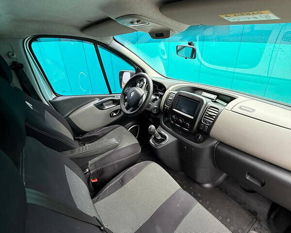 Серый Рено Трафик, объемом двигателя 1.6 л и пробегом 260 тыс. км за 18900 $, фото 9 на Automoto.ua