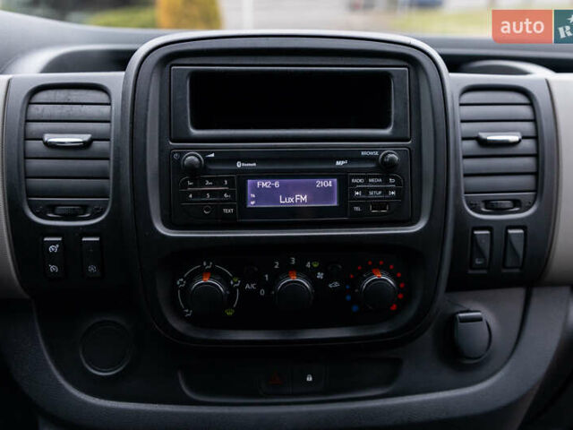 Серый Рено Трафик, объемом двигателя 1.6 л и пробегом 237 тыс. км за 16800 $, фото 30 на Automoto.ua