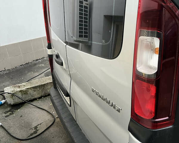 Сірий Рено Трафік, об'ємом двигуна 1.6 л та пробігом 68 тис. км за 25600 $, фото 3 на Automoto.ua