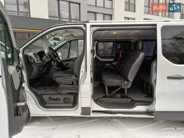 Серый Рено Трафик, объемом двигателя 1.6 л и пробегом 190 тыс. км за 18000 $, фото 9 на Automoto.ua