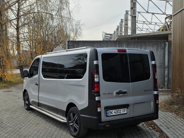 Серый Рено Трафик, объемом двигателя 1.6 л и пробегом 225 тыс. км за 24372 $, фото 4 на Automoto.ua