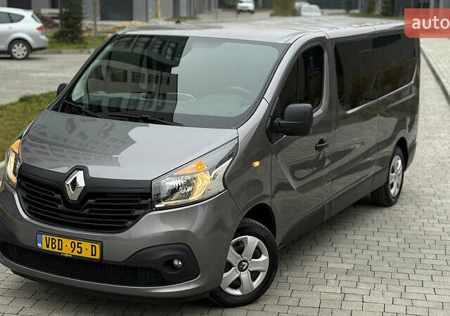 Серый Рено Трафик, объемом двигателя 1.6 л и пробегом 231 тыс. км за 16950 $, фото 2 на Automoto.ua