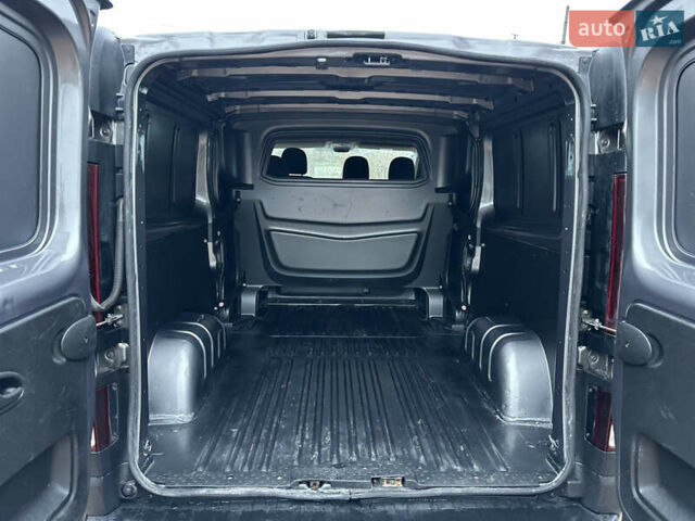 Серый Рено Трафик, объемом двигателя 1.6 л и пробегом 195 тыс. км за 17500 $, фото 25 на Automoto.ua