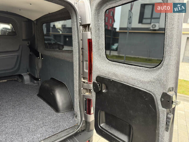 Серый Рено Трафик, объемом двигателя 1.6 л и пробегом 231 тыс. км за 16950 $, фото 34 на Automoto.ua
