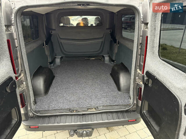 Серый Рено Трафик, объемом двигателя 1.6 л и пробегом 231 тыс. км за 16950 $, фото 33 на Automoto.ua