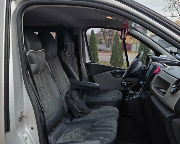 Сірий Рено Трафік, об'ємом двигуна 1.6 л та пробігом 225 тис. км за 24351 $, фото 1 на Automoto.ua