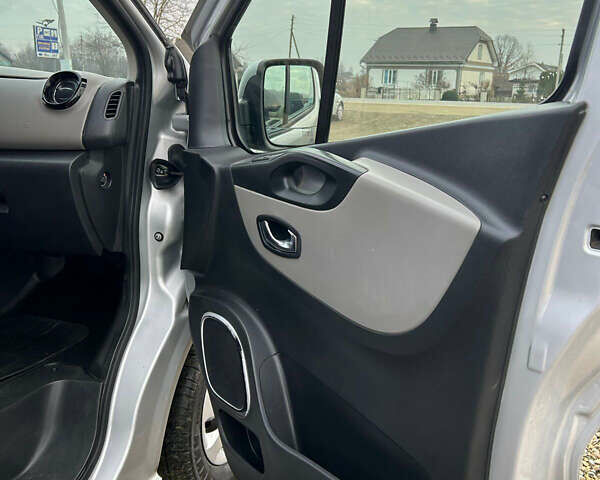 Серый Рено Трафик, объемом двигателя 1.6 л и пробегом 198 тыс. км за 15500 $, фото 14 на Automoto.ua