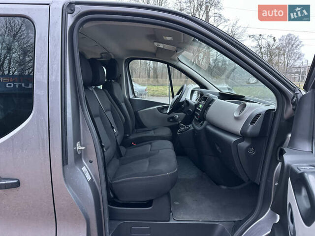 Серый Рено Трафик, объемом двигателя 1.6 л и пробегом 195 тыс. км за 17250 $, фото 20 на Automoto.ua