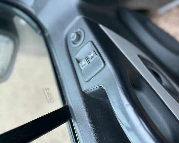 Серый Рено Трафик, объемом двигателя 1.6 л и пробегом 195 тыс. км за 17500 $, фото 12 на Automoto.ua