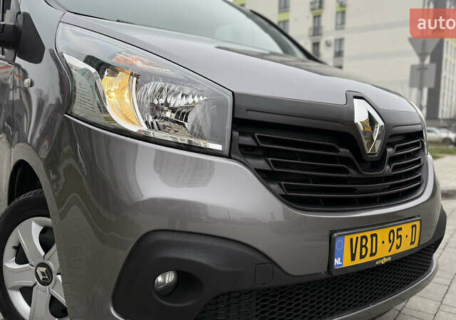 Серый Рено Трафик, объемом двигателя 1.6 л и пробегом 231 тыс. км за 16950 $, фото 16 на Automoto.ua