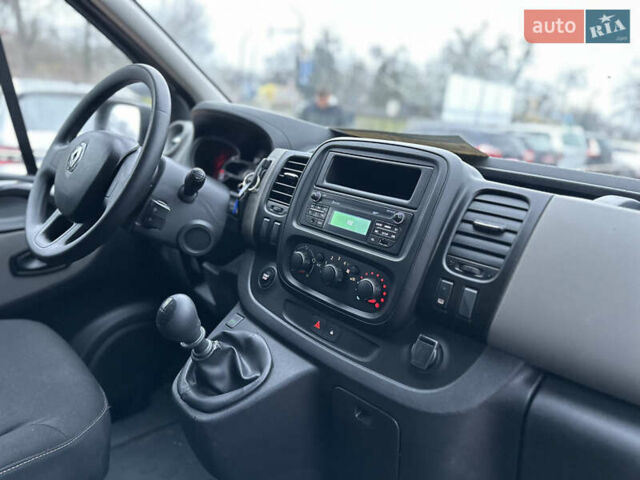 Серый Рено Трафик, объемом двигателя 1.6 л и пробегом 195 тыс. км за 17500 $, фото 21 на Automoto.ua