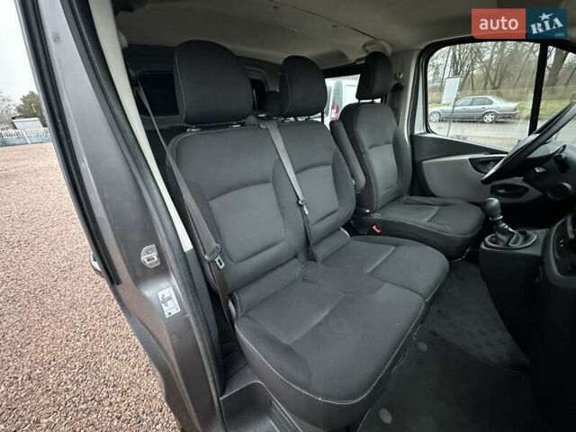 Серый Рено Трафик, объемом двигателя 1.6 л и пробегом 195 тыс. км за 17500 $, фото 22 на Automoto.ua