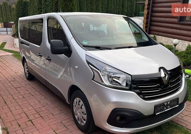 Серый Рено Трафик, объемом двигателя 1.6 л и пробегом 171 тыс. км за 19900 $, фото 1 на Automoto.ua