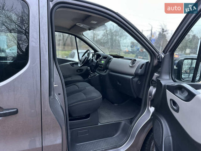 Серый Рено Трафик, объемом двигателя 1.6 л и пробегом 195 тыс. км за 17500 $, фото 19 на Automoto.ua