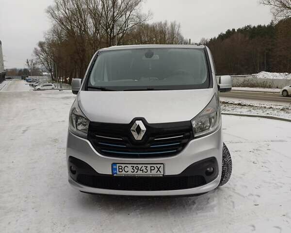 Серый Рено Трафик, объемом двигателя 1.6 л и пробегом 190 тыс. км за 18000 $, фото 2 на Automoto.ua