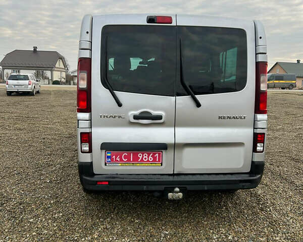 Серый Рено Трафик, объемом двигателя 1.6 л и пробегом 198 тыс. км за 15500 $, фото 2 на Automoto.ua